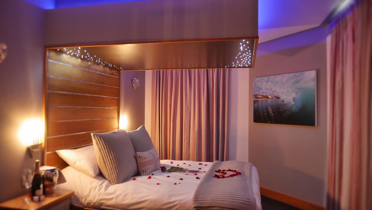 The Oceanic Luxury Aparthotel ฟาลมัธ ภายนอก รูปภาพ