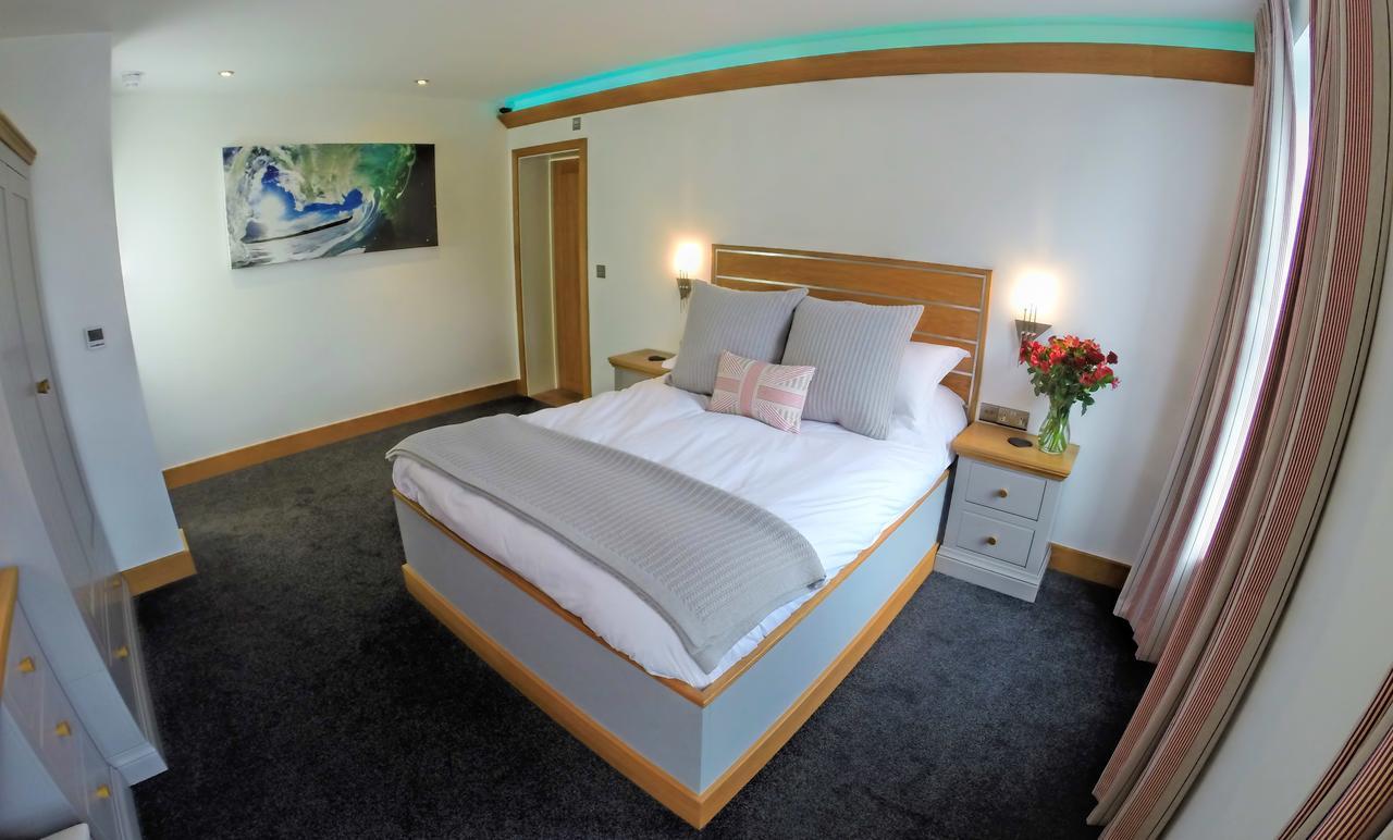 The Oceanic Luxury Aparthotel ฟาลมัธ ภายนอก รูปภาพ