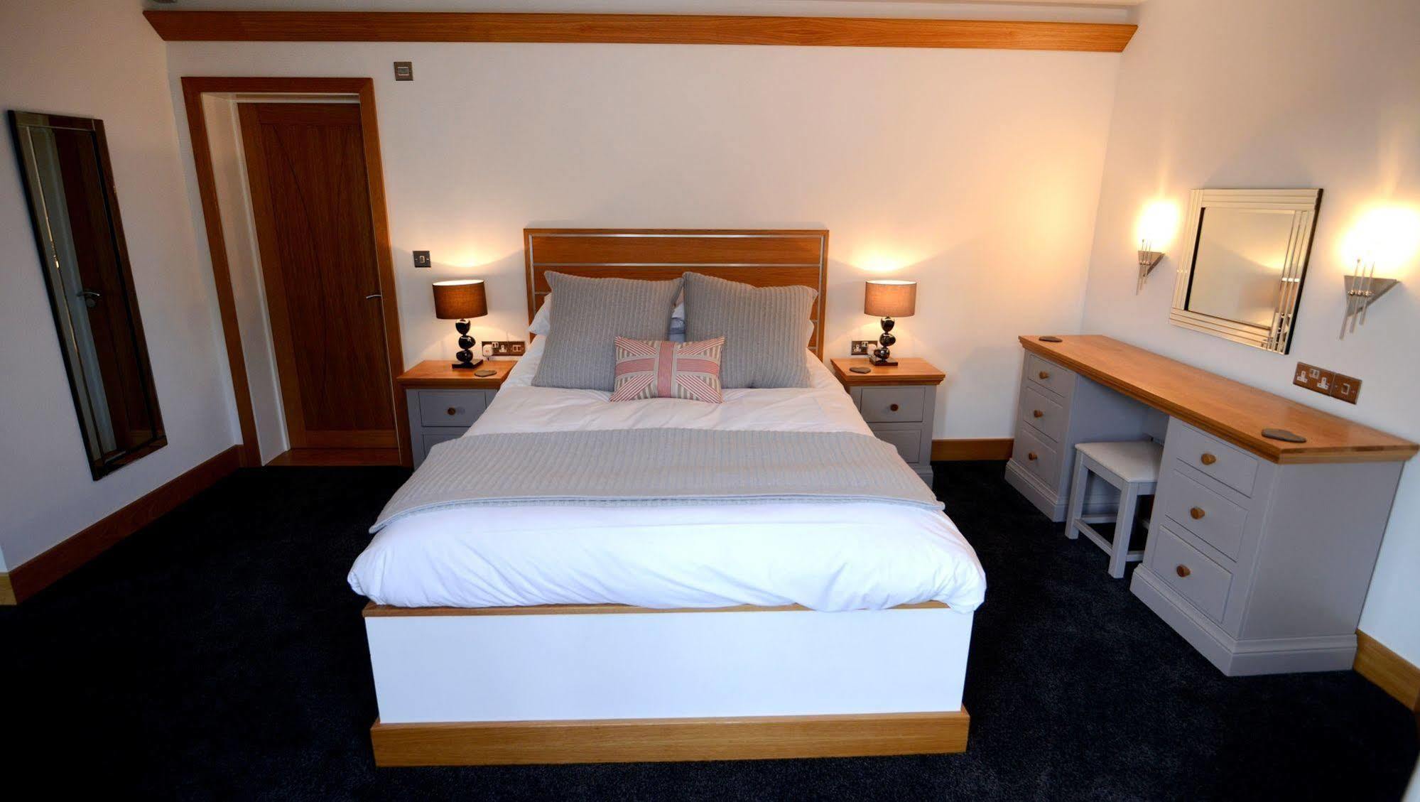 The Oceanic Luxury Aparthotel ฟาลมัธ ภายนอก รูปภาพ